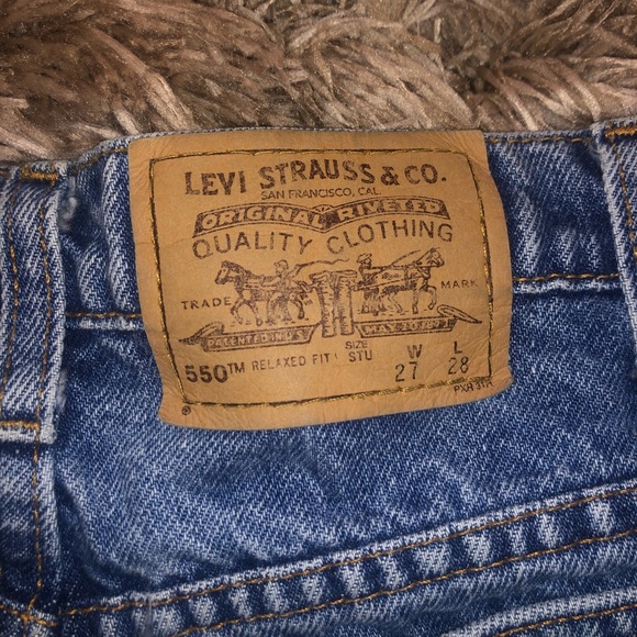 Levi Gold Tab Mom Jeans - Picture 6 of 7